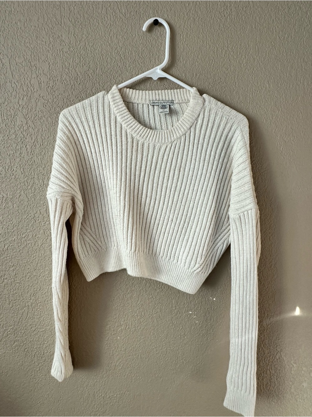 Urban Outfitters Women’s Cream Ribbed Cropped Sweater Size S